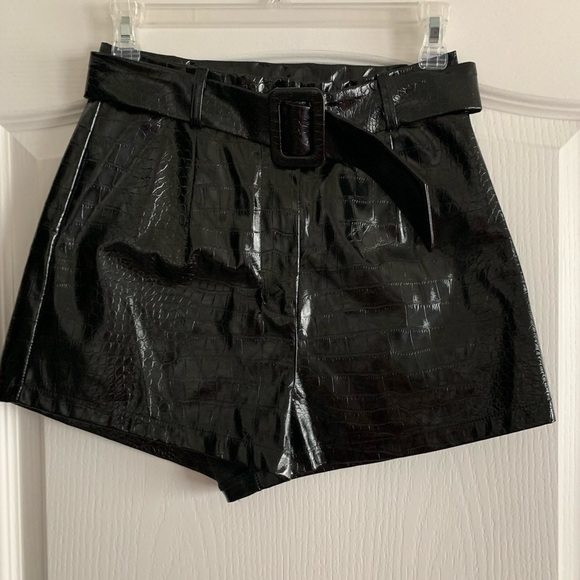 Princess Polly faux croc black shorts w/belt size 2 - Picture 8 of 10